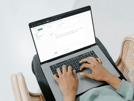 Wie übersetze ich Texte auf einer Systemseite?